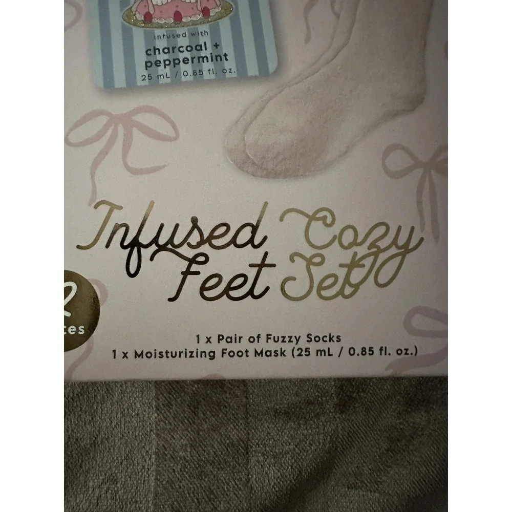 Danielle Creations Pink Infused Cozy Feet Set Fuzzy‎ Socks Foot Mask Peppermint